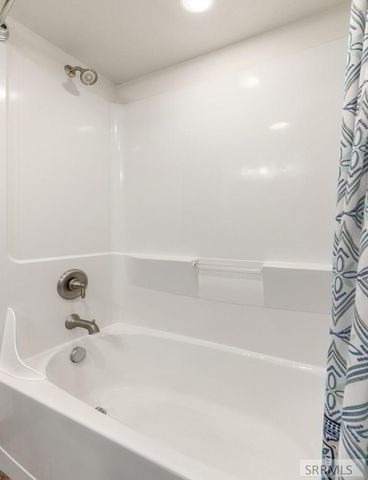 22 N 725 W, Blackfoot, ID 83221