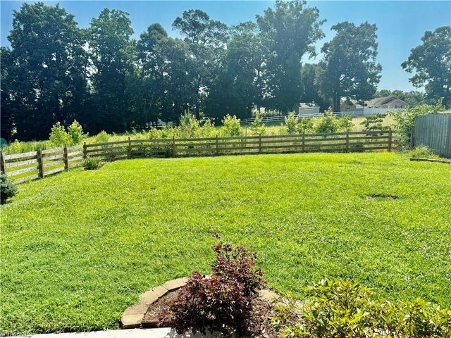 1494 Land Grove Drive, Kernersville, NC 27284