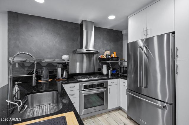 7157 E RANCHO VISTA Drive 2005, Scottsdale, AZ 85251