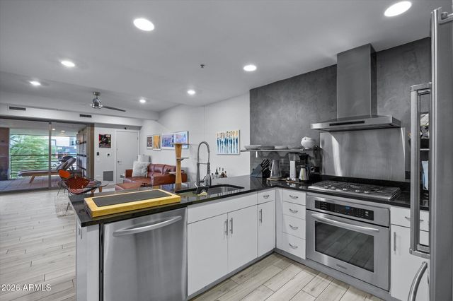 7157 E RANCHO VISTA Drive 2005, Scottsdale, AZ 85251