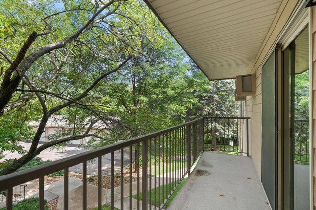 2260 Ridge Drive 12, Saint Louis Park, MN 55416