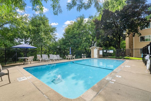 2260 Ridge Drive 12, Saint Louis Park, MN 55416