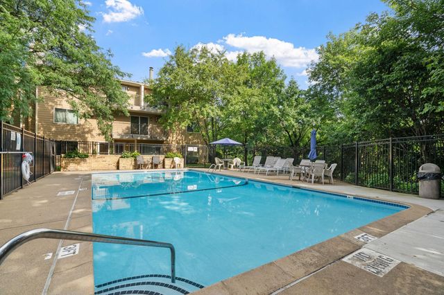 2260 Ridge Drive 12, Saint Louis Park, MN 55416