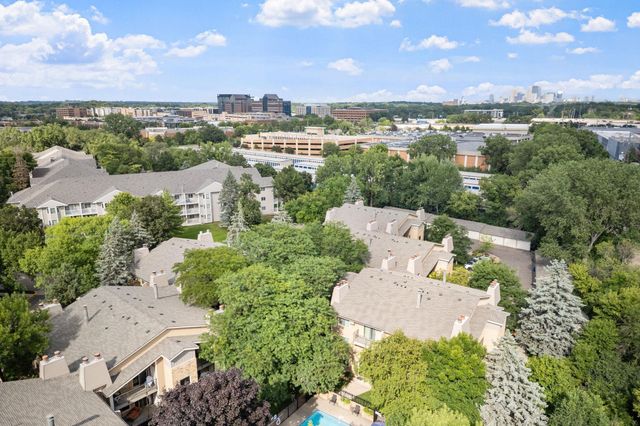 2260 Ridge Drive 12, Saint Louis Park, MN 55416