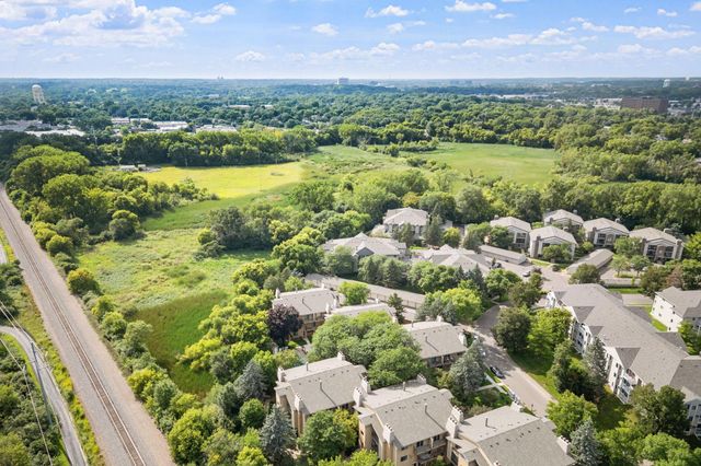 2260 Ridge Drive 12, Saint Louis Park, MN 55416