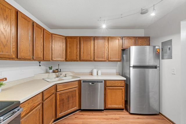 2260 Ridge Drive 12, Saint Louis Park, MN 55416