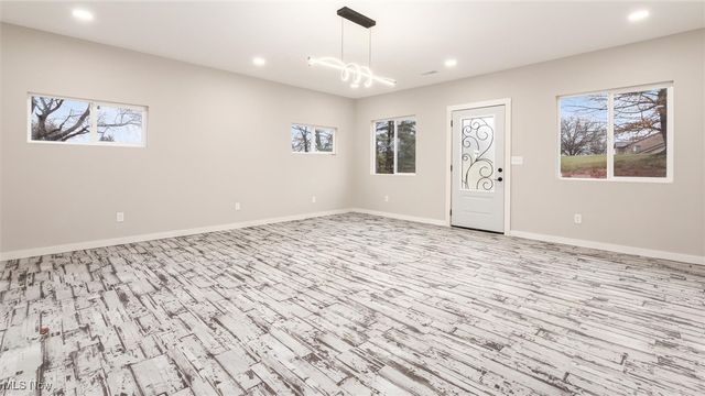 5617 Skyline Dr, Cambridge, OH 43725