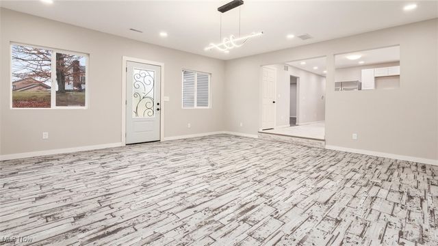 5617 Skyline Dr, Cambridge, OH 43725