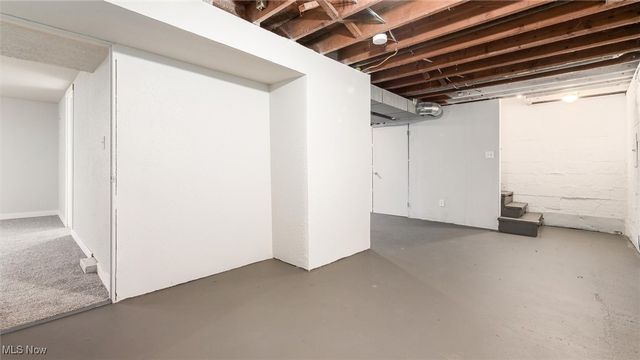 5617 Skyline Dr, Cambridge, OH 43725