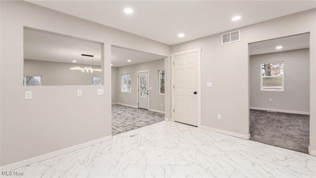 5617 Skyline Dr, Cambridge, OH 43725