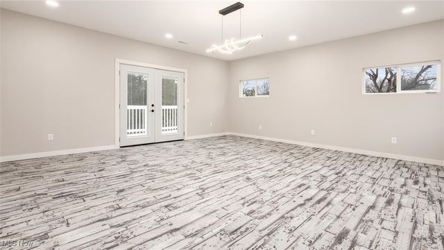 5617 Skyline Dr, Cambridge, OH 43725