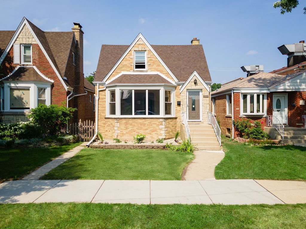 5522 N Long Avenue, Chicago, IL 60630