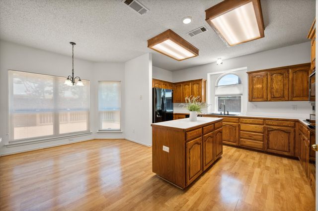 6505 Ashwood Drive, Arlington, TX 76016