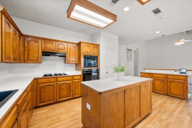 6505 Ashwood Drive, Arlington, TX 76016