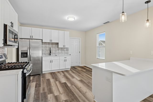 515 George Avenue 2, Waukegan, IL 60085