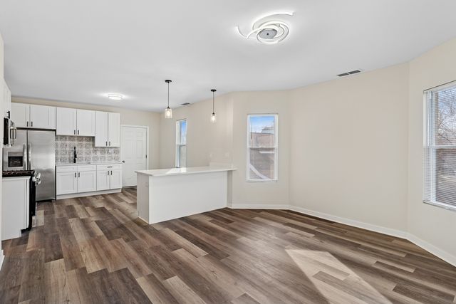 515 George Avenue 2, Waukegan, IL 60085