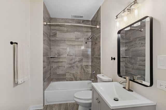 515 George Avenue 2, Waukegan, IL 60085