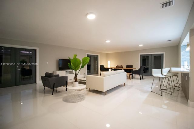 1321 NE 14th Street, Fort Lauderdale, FL 33304
