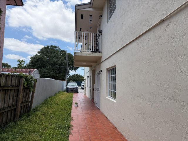 837 SE 8th Ct 4, Hialeah, FL 33010