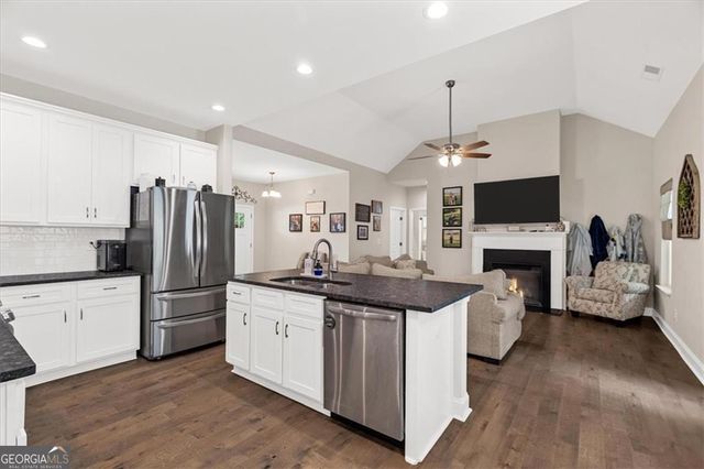 499 Oakland Drive SE, Calhoun, GA 30701