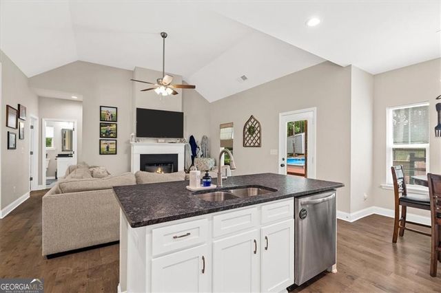 499 Oakland Drive SE, Calhoun, GA 30701