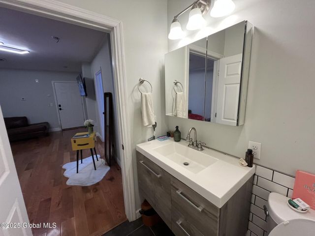 37 Maiden Lane 3A, Albany, NY 12207