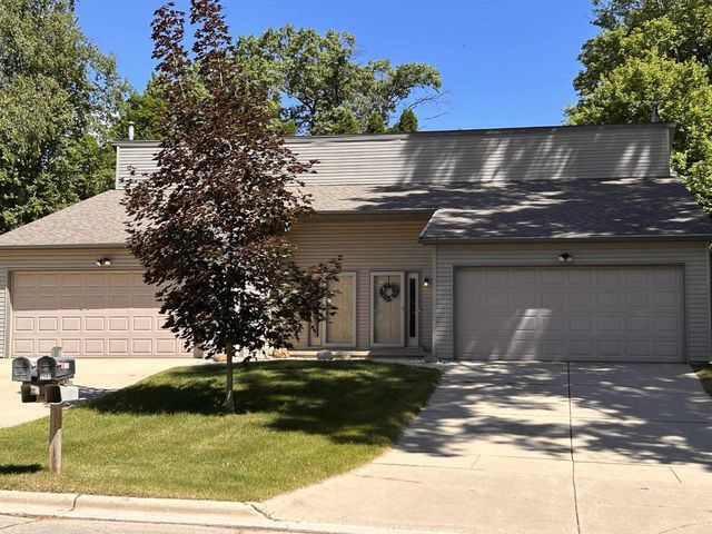 2590 CHERRYWOOD LANE, Green Bay, WI 54304