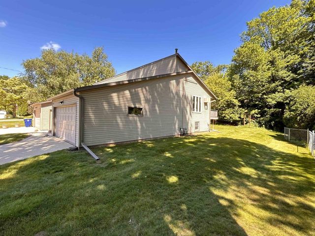 2590 CHERRYWOOD LANE, Green Bay, WI 54304