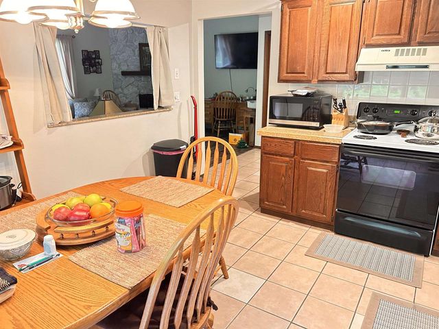 2590 CHERRYWOOD LANE, Green Bay, WI 54304