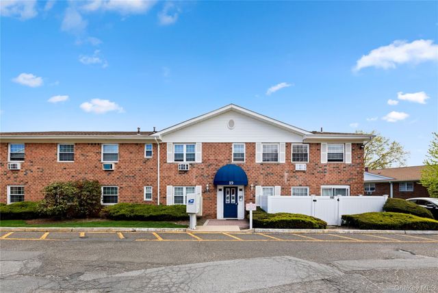 460 Old Town Road 19H, Port Jefferson Station, NY 11776