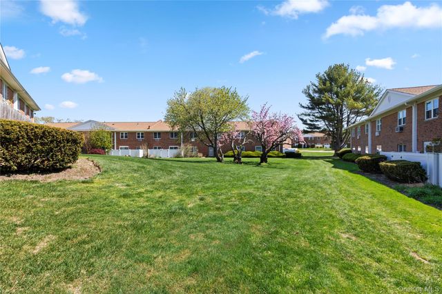 460 Old Town Road 19H, Port Jefferson Station, NY 11776