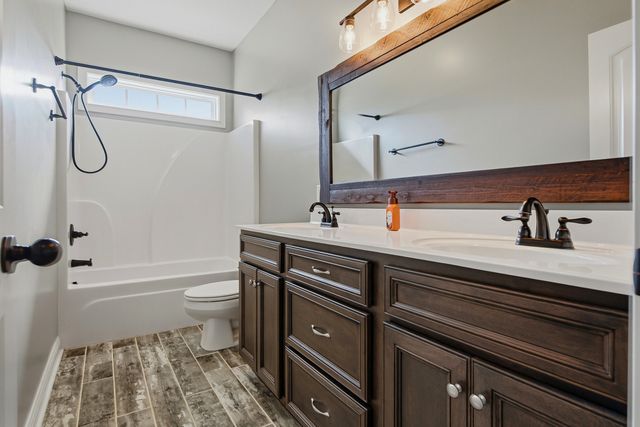 1043 Founders Ln, Portland, TN 37148