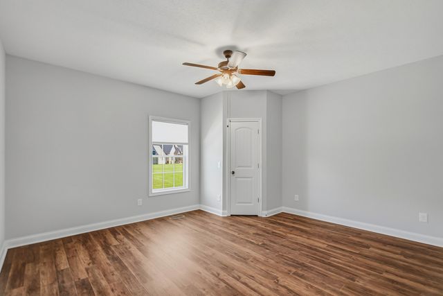 1043 Founders Ln, Portland, TN 37148