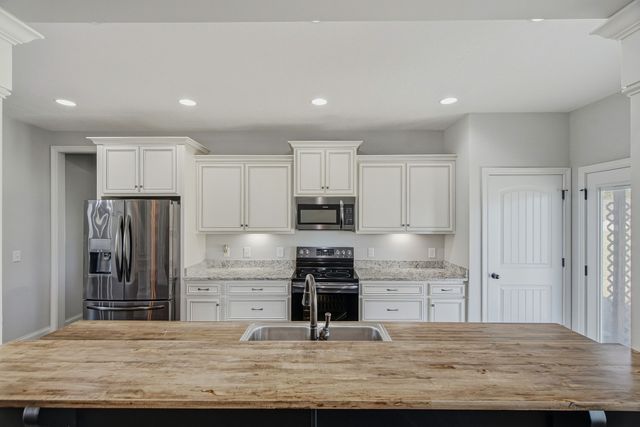 1043 Founders Ln, Portland, TN 37148