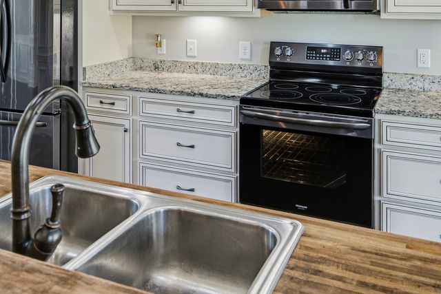 1043 Founders Ln, Portland, TN 37148