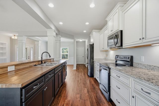 1043 Founders Ln, Portland, TN 37148