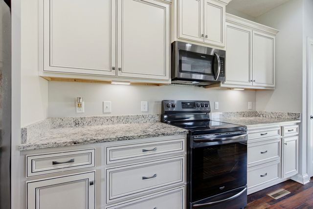 1043 Founders Ln, Portland, TN 37148