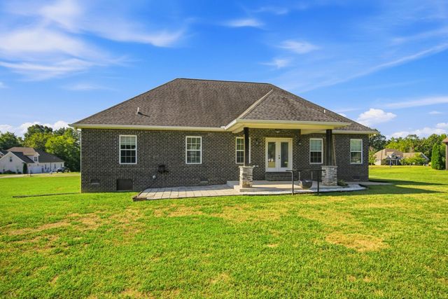 1043 Founders Ln, Portland, TN 37148