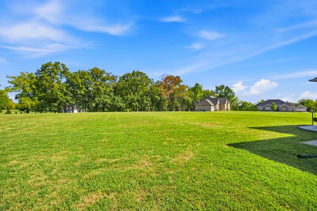 1043 Founders Ln, Portland, TN 37148