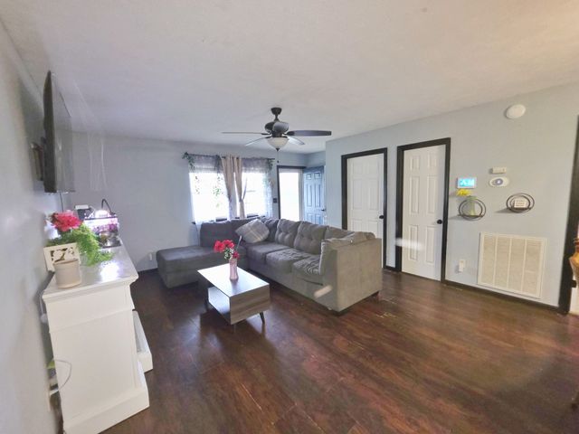 108 Arnold St, Centerville, TN 37033