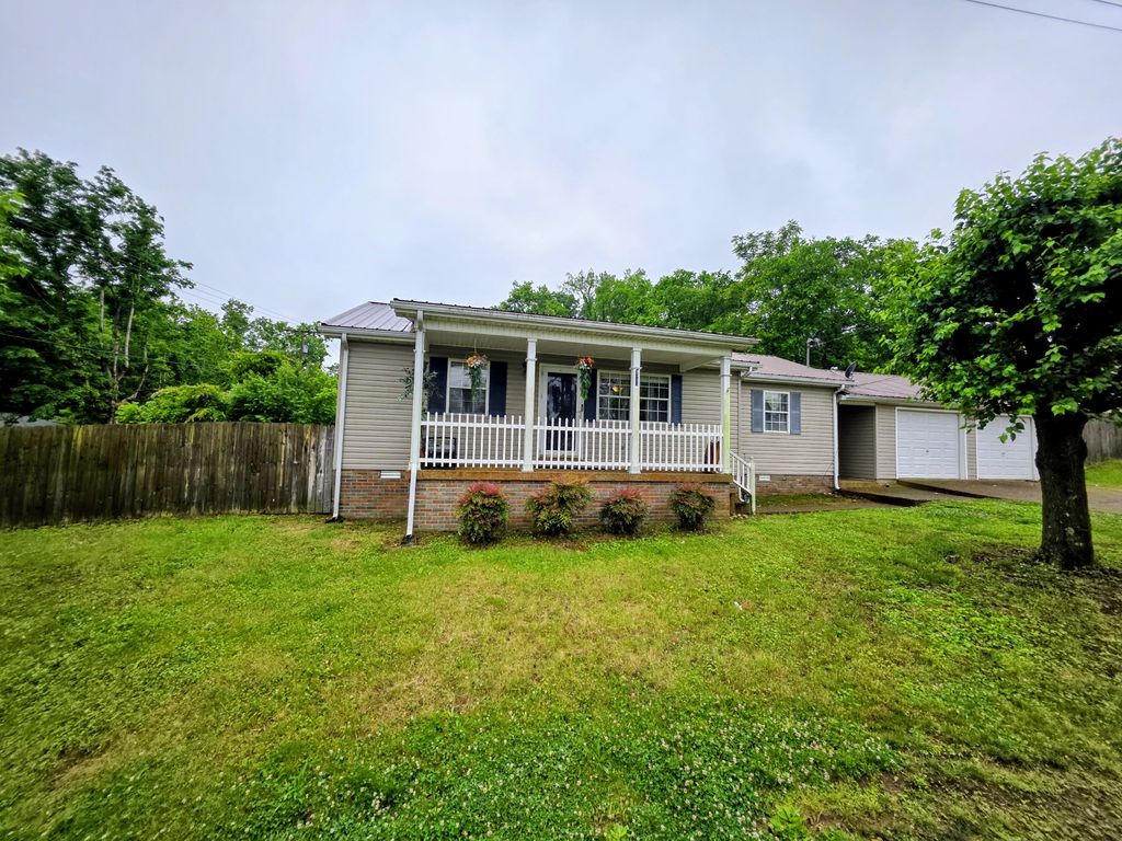 108 Arnold St, Centerville, TN 37033