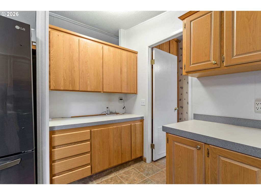 Image 10 of property listing at 1422 Sw WESTVALE St 102, Mc Minnville, OR 97128