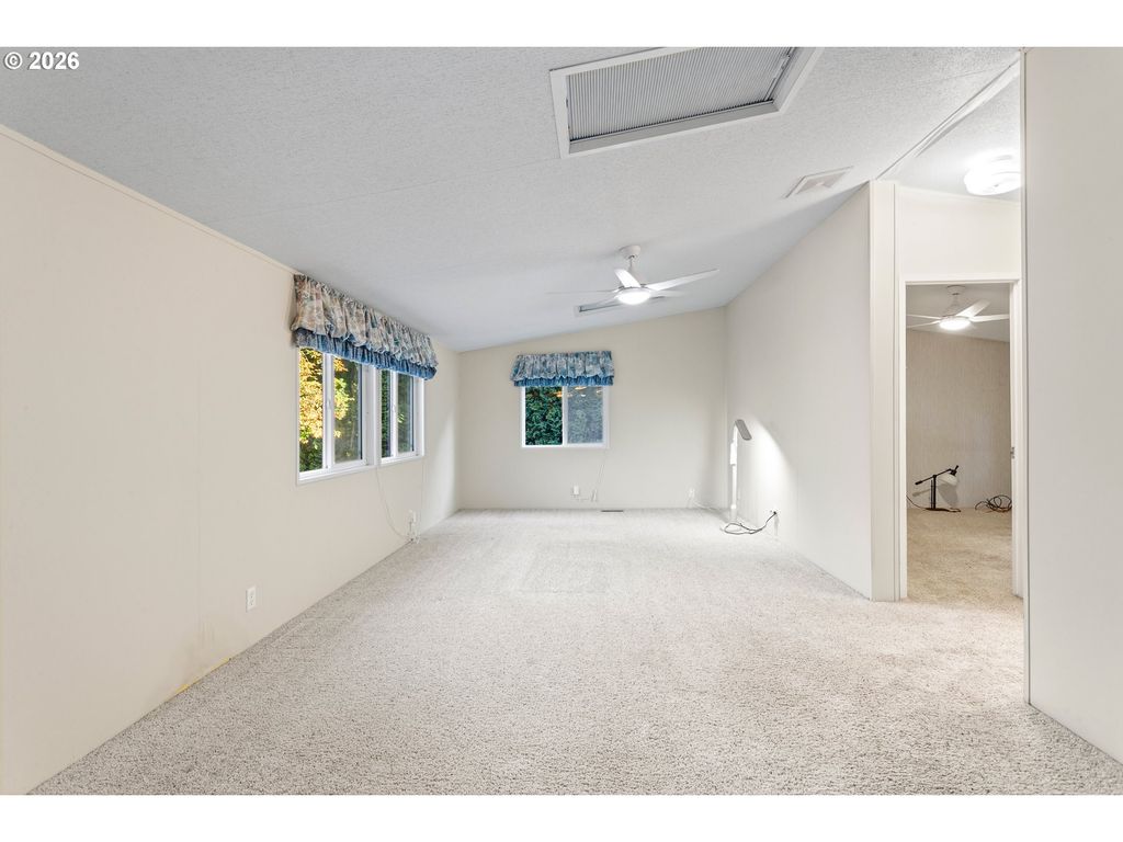 Image 15 of property listing at 1422 Sw WESTVALE St 102, Mc Minnville, OR 97128