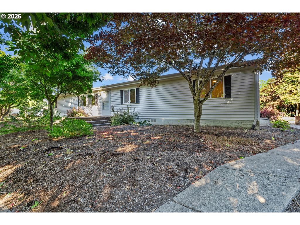 Image 2 of property listing at 1422 Sw WESTVALE St 102, Mc Minnville, OR 97128