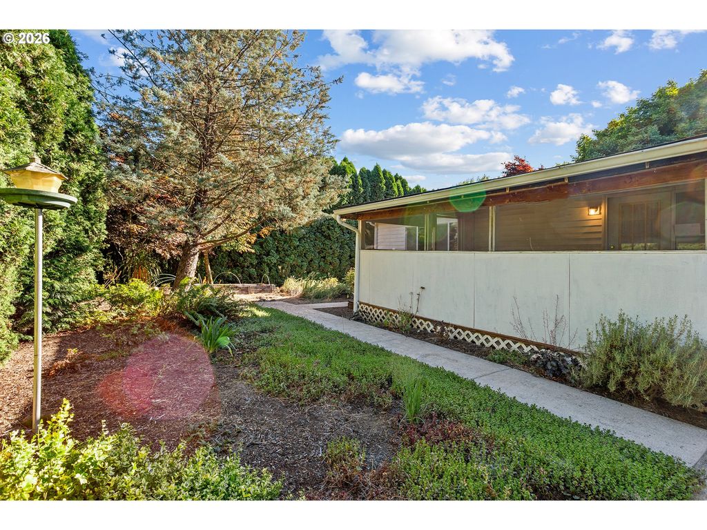 Image 35 of property listing at 1422 Sw WESTVALE St 102, Mc Minnville, OR 97128