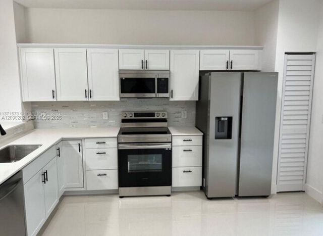 216 NW 9th Street, Hallandale Beach, FL 33009