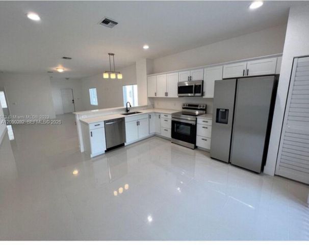 216 NW 9th Street, Hallandale Beach, FL 33009