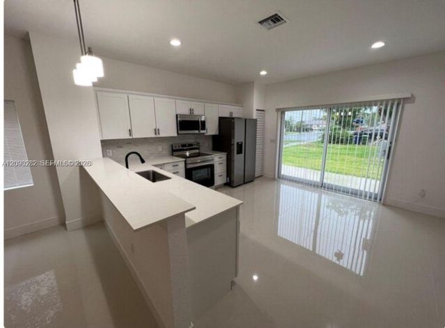 216 NW 9th Street, Hallandale Beach, FL 33009