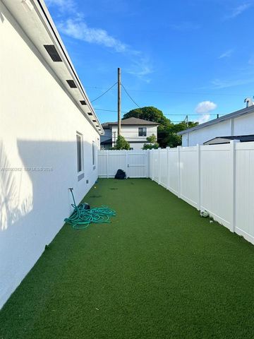 216 NW 9th Street, Hallandale Beach, FL 33009