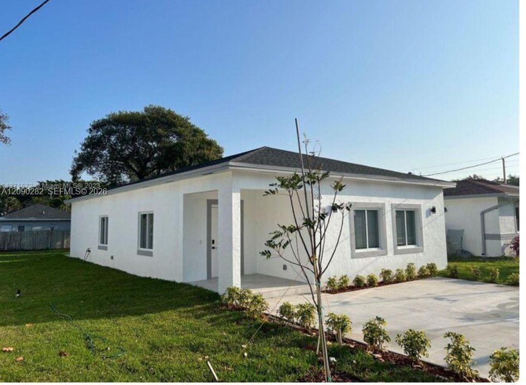 216 NW 9th Street, Hallandale Beach, FL 33009